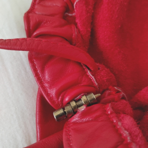 Vintage 80s red leather hinged clasp shoulder purse. - Picture 8 of 9